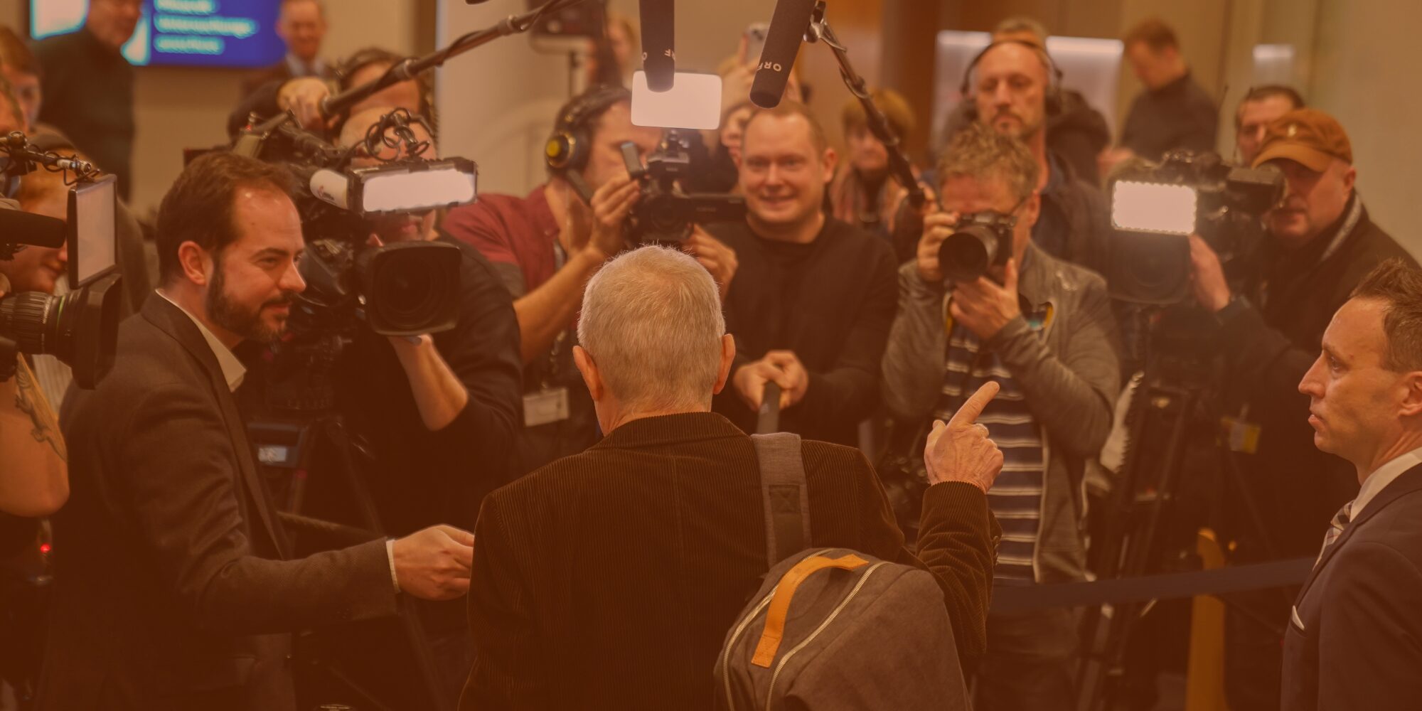 U-Ausschuss: Klare Ansagen, eingeschüchterte Auskunftsperson & Dubai-Millionen